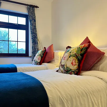 Acrewood House منزل للإقامة *