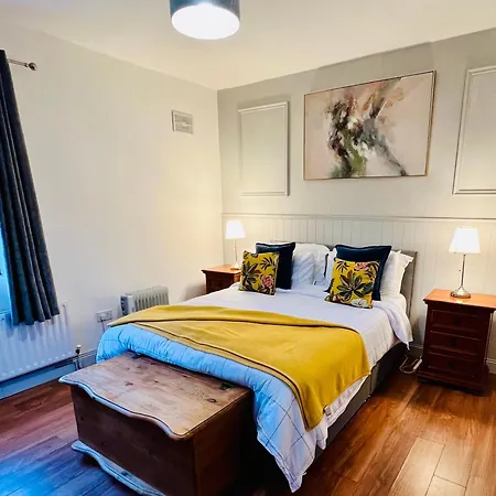 Homestay Acrewood House *