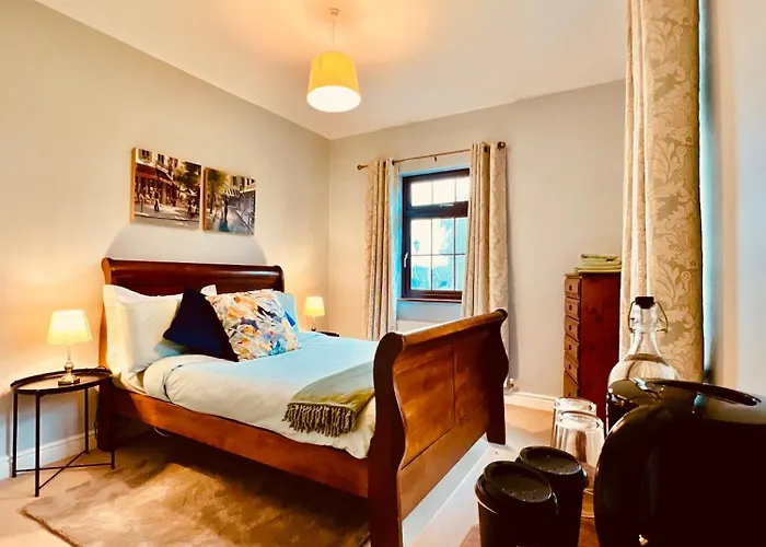 Acrewood House Проживание в семье Tara