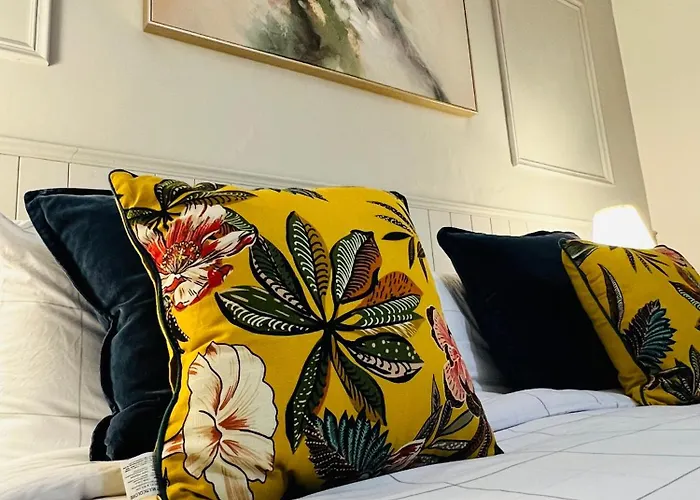 Проживание в семье Acrewood House *